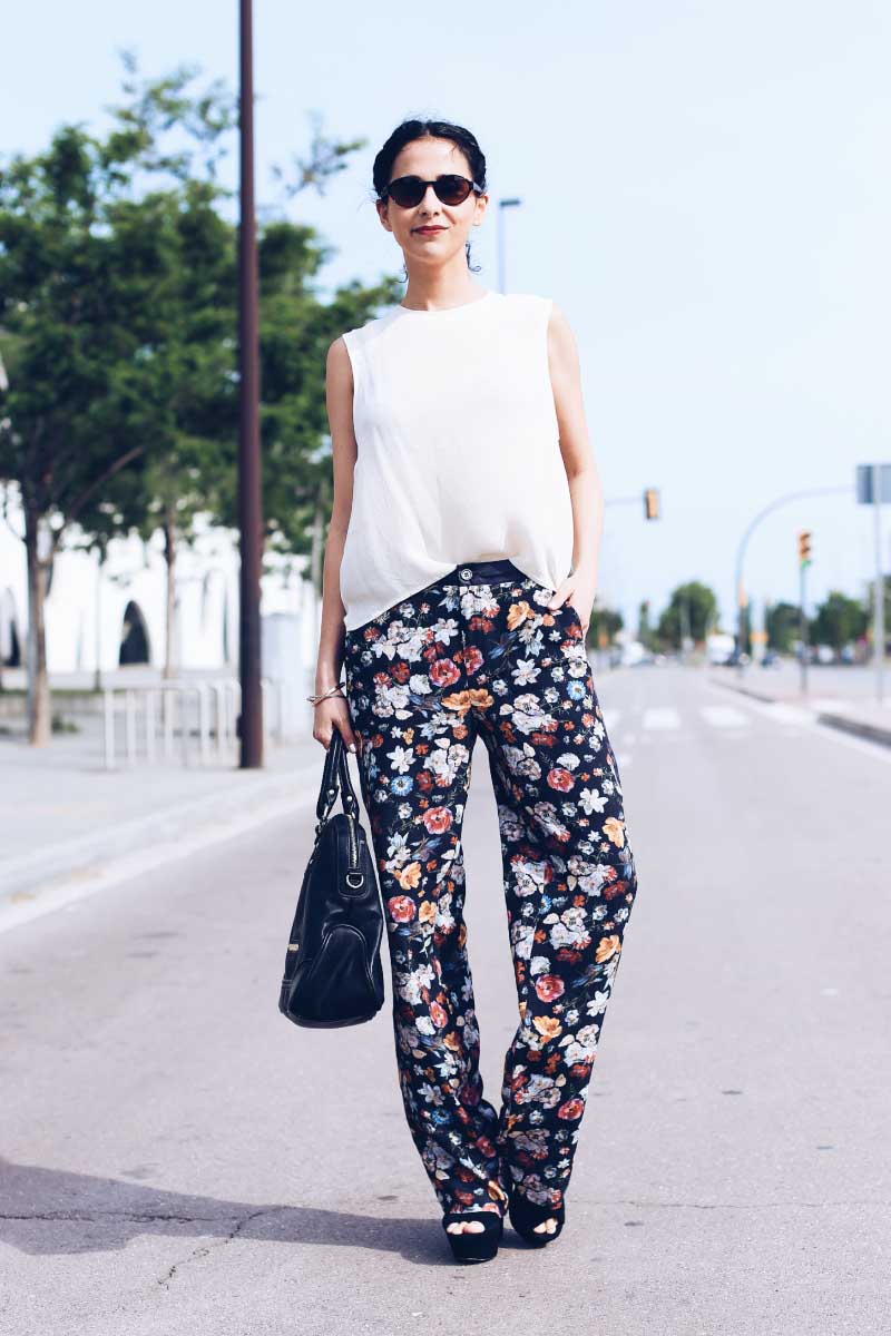 street-style-floral-pants-silk-blouse-spring-look-grettta-streve-madden-spain-style-in-lima