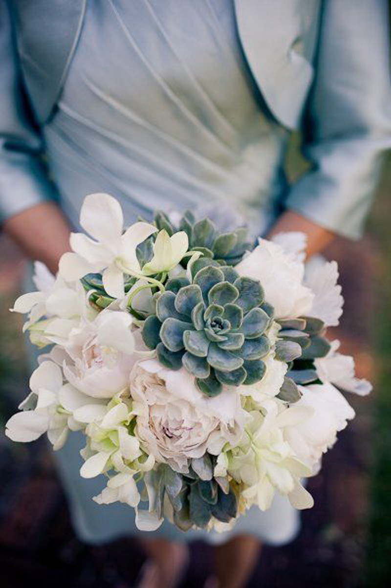 look-que-ponerse-para-una-boda-civil-styleinlima-suculent-bouquet