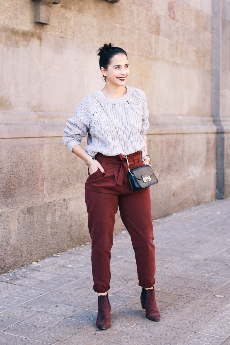 Outfit con pantalones de talle alto