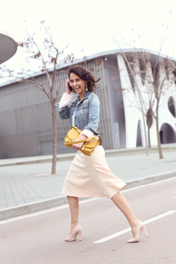 style-in-lima-soft-pink-midi-skir-yellow-bag