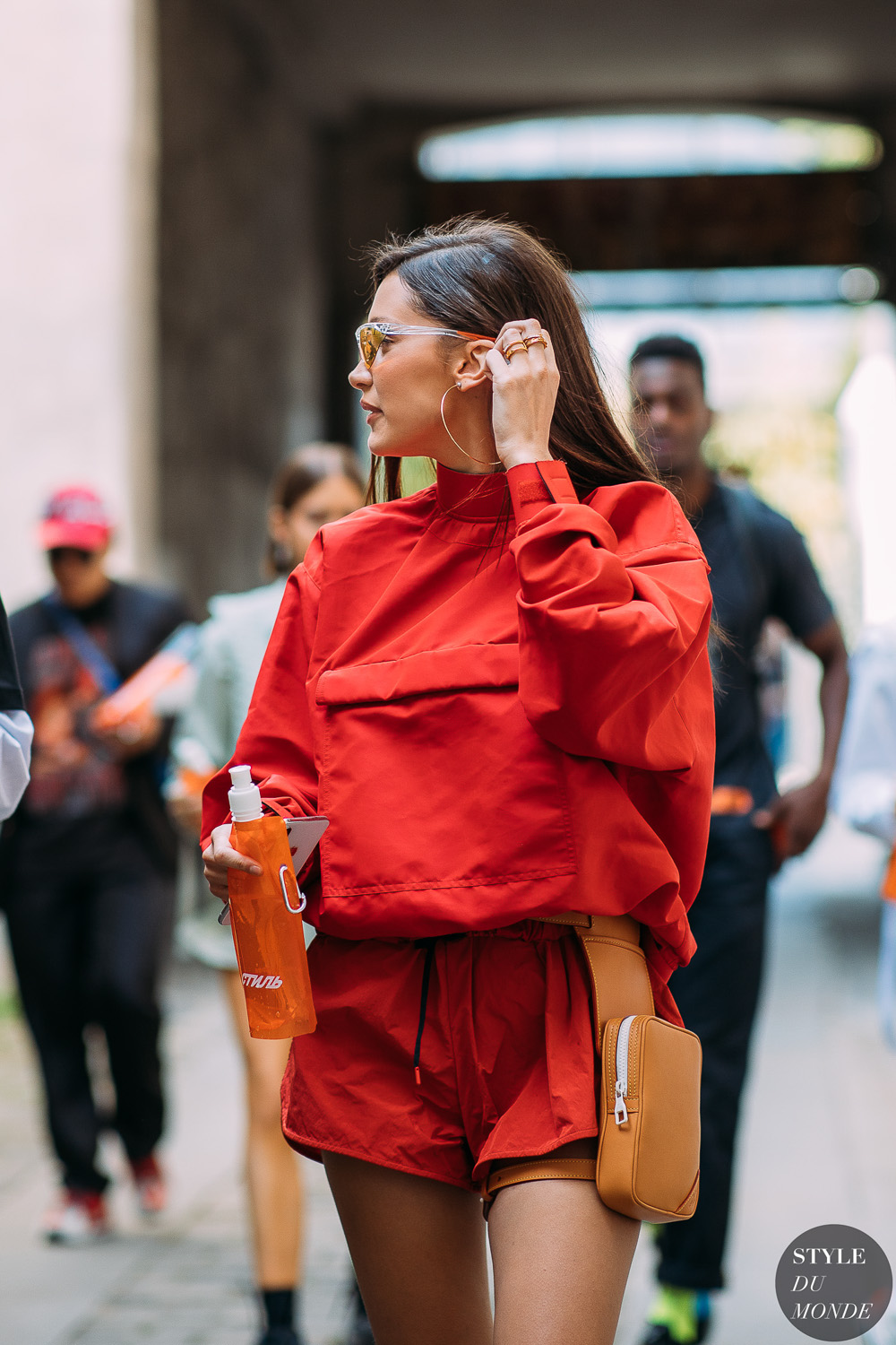 tendencia-athleisure-Bella-Hadid-by-STYLEDUMONDE-Street-Style-Fashion-Photography20180621_48A4344