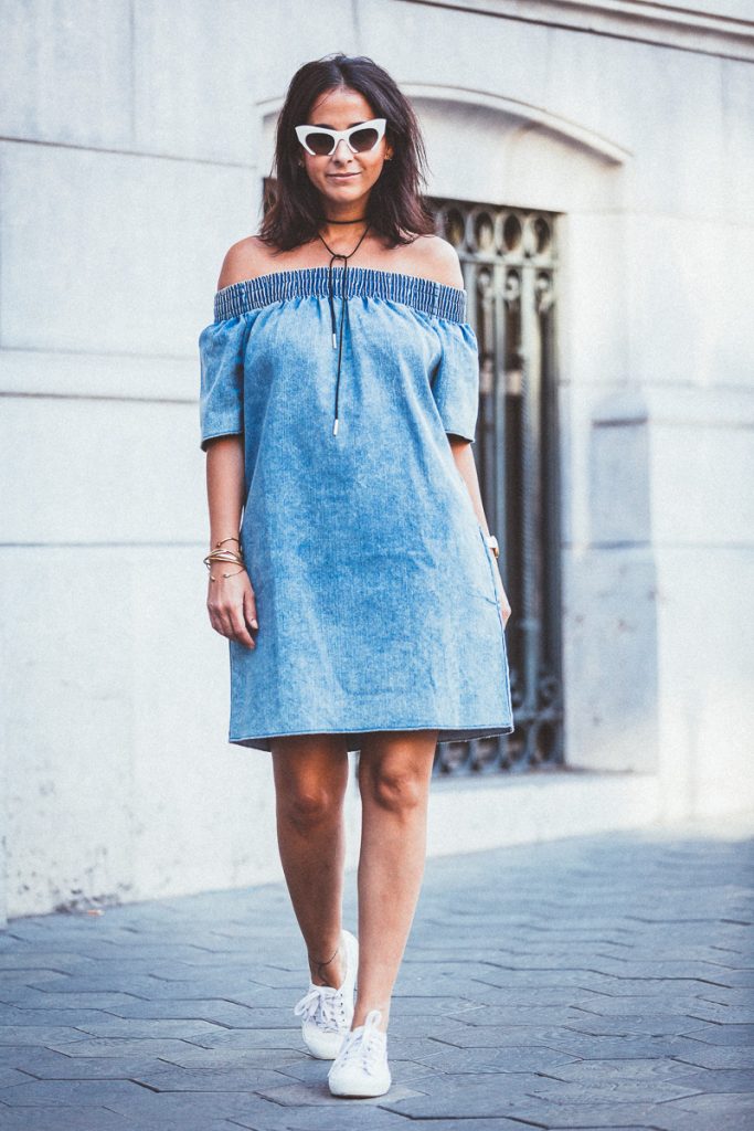Vestidos imperio de hombros descubiertos con escote en forma de corazón Marfil