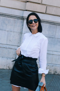 falda-piel-reciclada-ecologica-cinturon-camisa-blanca-barcelona-street-style-IMG_5190